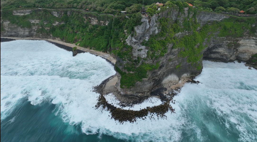 Kondisi terakhir proyek penaganan tebing retak di Pura Uluwatu - IST