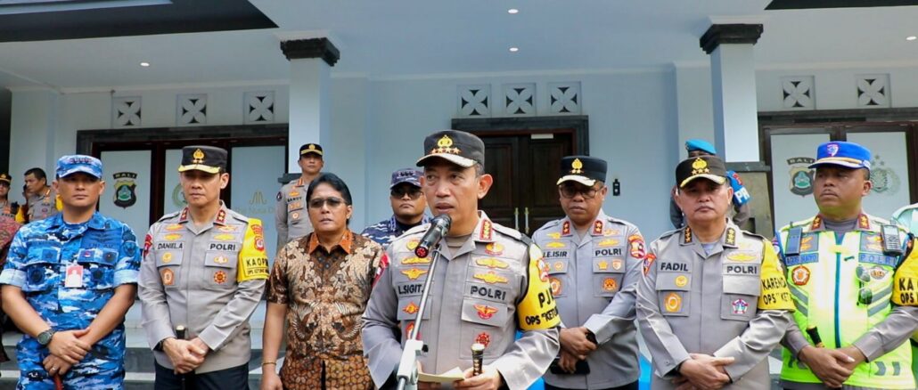 Kapolri Jenderal Sigit, usai meninjau pusat wisata dan kesiapan arus balik di Command Center ITDC, Nusa Dua, Kabupaten Badung, Bali, pada Selasa (24/3) - IST