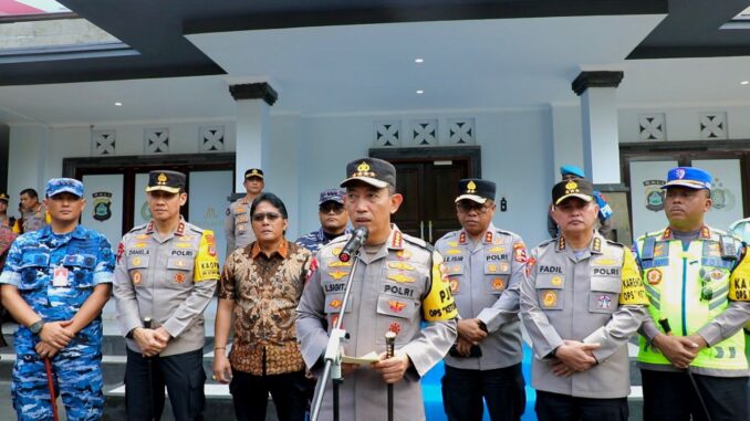 Kapolri Jenderal Sigit, usai meninjau pusat wisata dan kesiapan arus balik di Command Center ITDC, Nusa Dua, Kabupaten Badung, Bali, pada Selasa (24/3) - IST