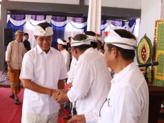 Pengukuhan Prajuru Desa Adat Bondalem masa bakti 2026–2031 yang berlangsung di Gedung Serbaguna Desa Bondalem, Kamis (26/3).