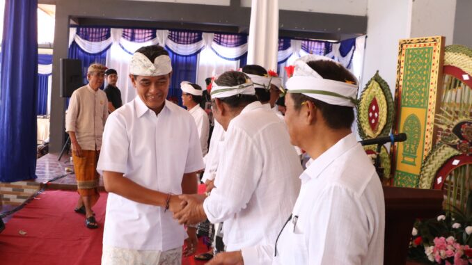 Pengukuhan Prajuru Desa Adat Bondalem masa bakti 2026–2031 yang berlangsung di Gedung Serbaguna Desa Bondalem, Kamis (26/3).