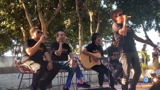 Donny Fattah (2 dari kiri) saat peluncuran vide klip memperingati 50 tahun God Bless - IST