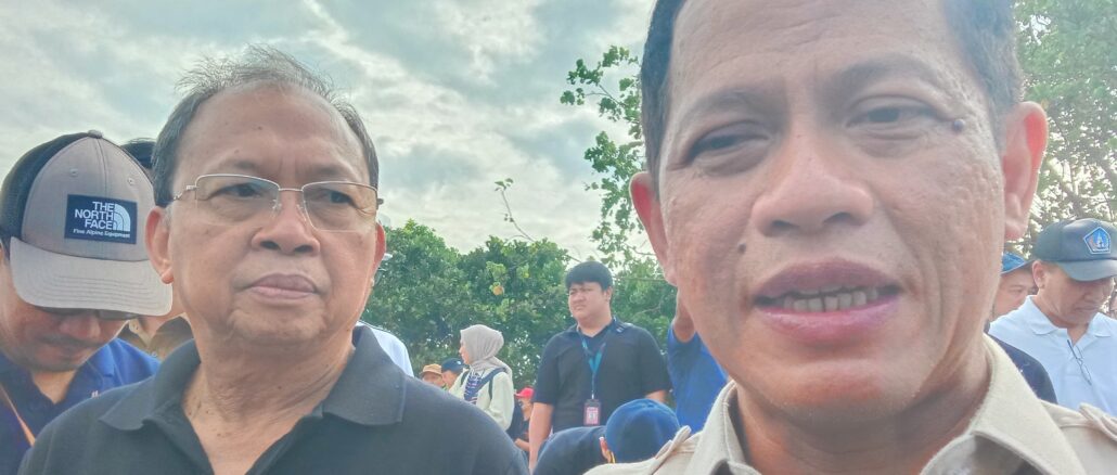 Menteri LH didampingi Gubernur Koster saat acara bersaih sampah pantai - IST