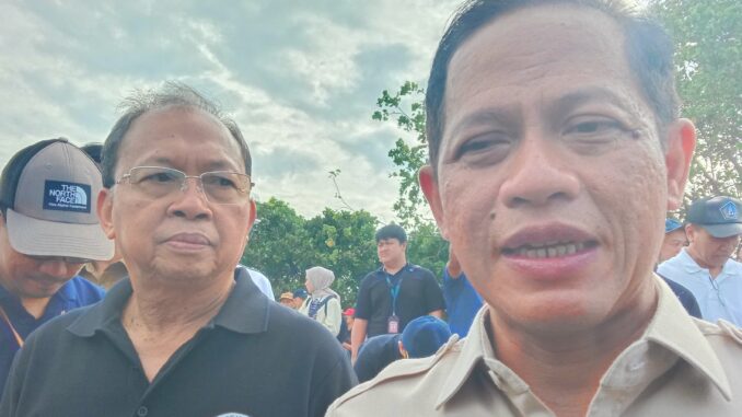 Menteri LH didampingi Gubernur Koster saat acara bersaih sampah pantai - IST