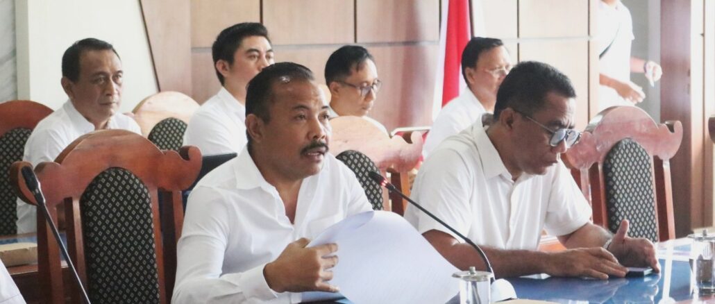 Ketua DPRD Buleleng, Ketut Ngurah Arya, SM saat memimpin rapat Gabungan Komisi DPRD Kabupaten Buleleng bersama Eksekutif, Rabu (4/3/2026), - IST