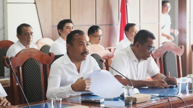 Ketua DPRD Buleleng, Ketut Ngurah Arya, SM saat memimpin rapat Gabungan Komisi DPRD Kabupaten Buleleng bersama Eksekutif, Rabu (4/3/2026), - IST