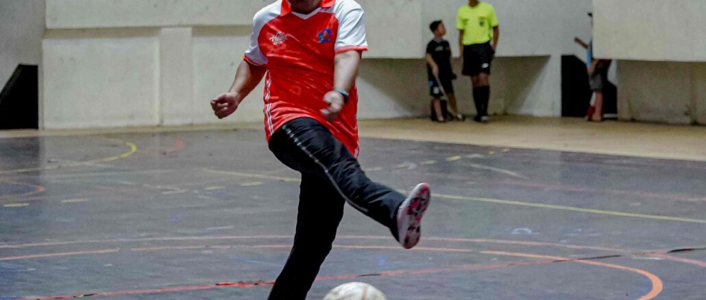 Bupati Buleleng, I Nyoman Sutjidra, usai pertandingan persahabatan antara tim Forkopimda dan wartawan di GOR Bhuana Patra, Rabu (25/3) - IST