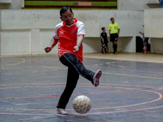 Bupati Buleleng, I Nyoman Sutjidra, usai pertandingan persahabatan antara tim Forkopimda dan wartawan di GOR Bhuana Patra, Rabu (25/3) - IST