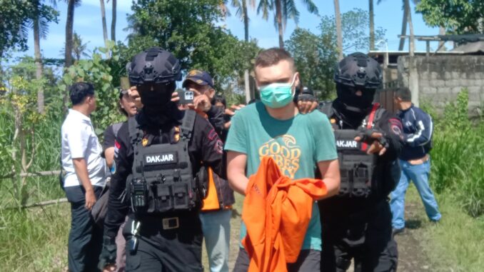 Salah-satu pelaku pabrik narkoba yang tertangkap - IST