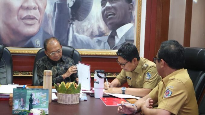 Gubernur Bali Wayan Koster bersama Bupati Badung I Wayan Adi Arnawa dan Wali K ota Denpasar I Gusti Ngurah Jaya Negara -IST