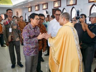 Bupati Badung I Wayan Adi Arnawa saat menghadiri perayaan Hari Paskah di Gereja Katolik Maria Bunda Segala Bangsa, di lingkungan Pusat Peribadatan Puja Mandala, Kuta Selatan, Minggu (5/4) - IST