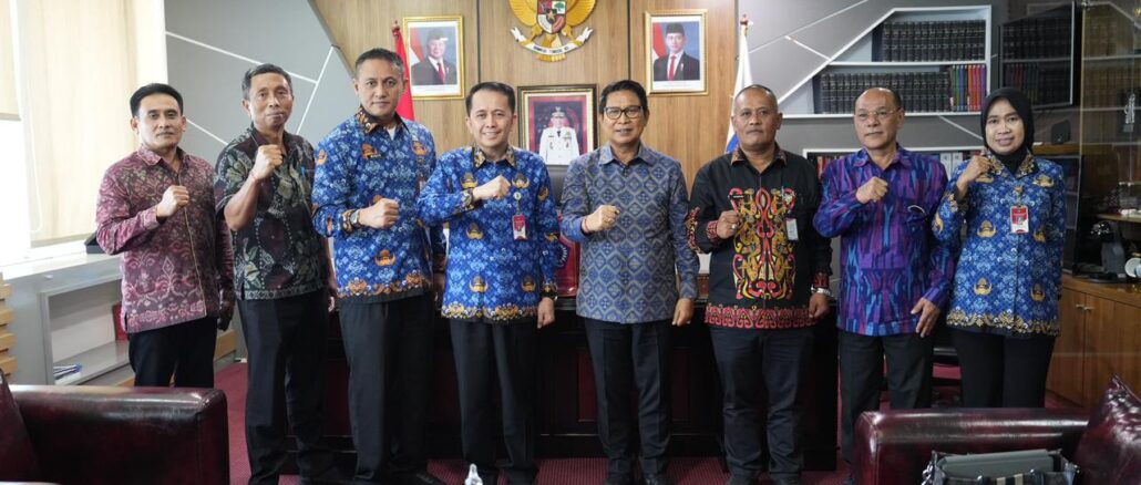 Bupati Badung I Wayan Adi Arnawa saat koordinasi teknis ke Dirjen Bina Keuangan Daerah Kementerian Dalam Negeri Republik Indonesia di Kantor Ditjen Bina Keuangan Daerah Kemendagri, Jakarta, Senin (27/4).- IST