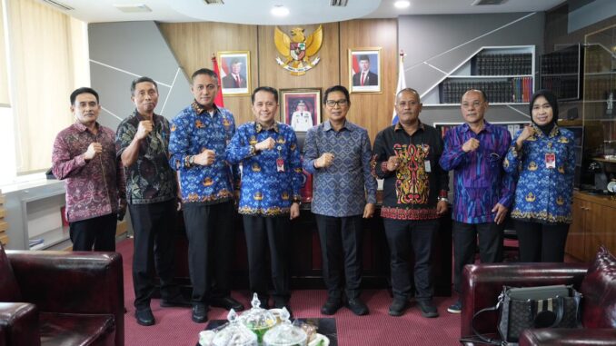 Bupati Badung I Wayan Adi Arnawa saat koordinasi teknis ke Dirjen Bina Keuangan Daerah Kementerian Dalam Negeri Republik Indonesia di Kantor Ditjen Bina Keuangan Daerah Kemendagri, Jakarta, Senin (27/4).- IST