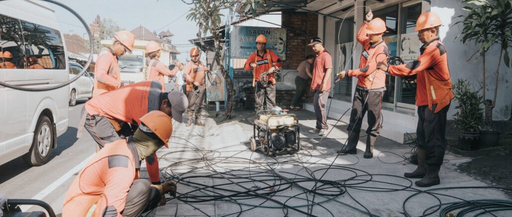 Penertiban Utilitas di wilayah Desa Darmasaba, Kecamatan Abiansemal, Jumat (10/4) - IST