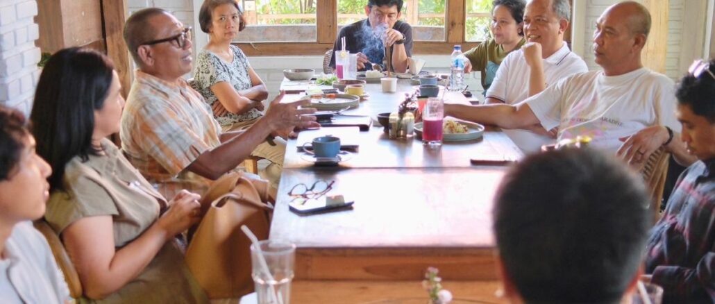 Pertemuan Ginting Institute dengan Kepala Desa Tibubeneng Made Kamajaya - IST