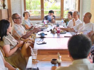 Pertemuan Ginting Institute dengan Kepala Desa Tibubeneng Made Kamajaya - IST