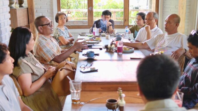 Pertemuan Ginting Institute dengan Kepala Desa Tibubeneng Made Kamajaya - IST