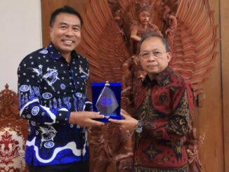 Ketua ASITA Bali Putu Winastra saat bertemu Gubernur Bali Wayan Koster - IST