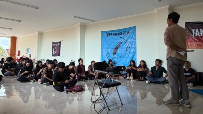 Diskusi Frontier bersama LPM Brahmastra di Denpasar - IST