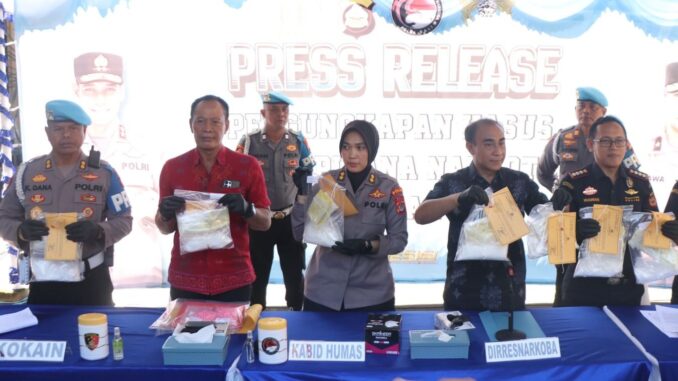 Direktur Ditresnarkoba Polda Bali Kombes Pol Radiant saat melakukan konferensi pers di Mapolda Bali, Selasa (14/4)- IST