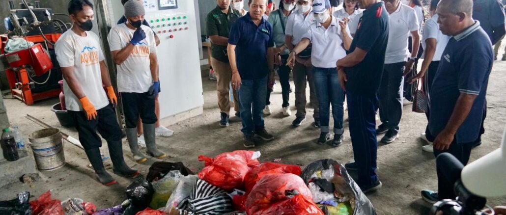 Ketua TP. PKK Kabupaten Badung, Nyonya Rasniathi Adi Arnawa menghadiri kegiatan Badung Peduli di Desa Angantaka, Kecamatan Abiansemal, Minggu (10/5) - IST