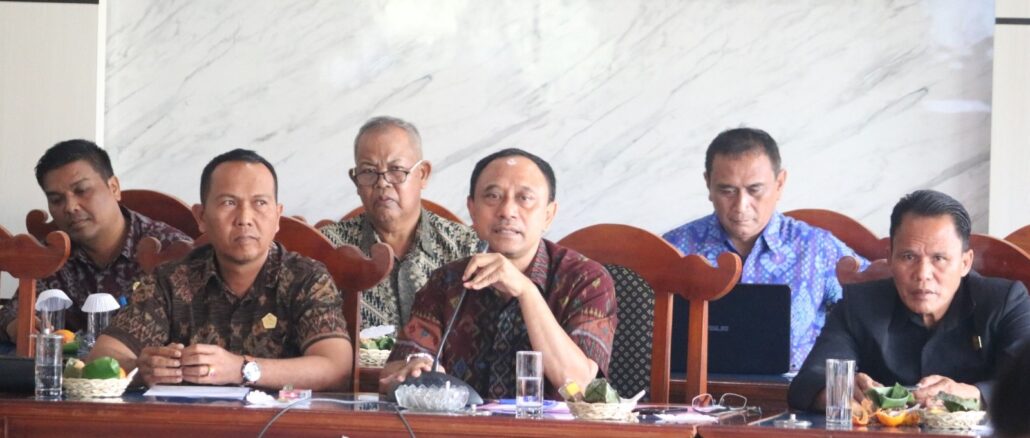 Komisi II DPRD Kabupaten Buleleng menggelar Rapat Dengar Pendapat (RDP) terkait tata kelola pengelolaan sampah di Kabupaten Buleleng,- IST
