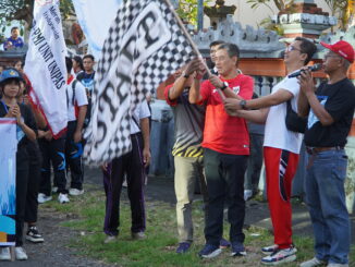 Wakil Bupati Buleleng yang sekaligus sebagai Ketua PMI Buleleng Gede Supriatna saat membuka secara resmi Red cross In Action (RCA) serangkaian Peringatan hari Palang Merah dan Bulan Sabit Merah sedunia, di Universitas Panji Sakti (Unipas) Singaraja, Minggu (3/5) - IST