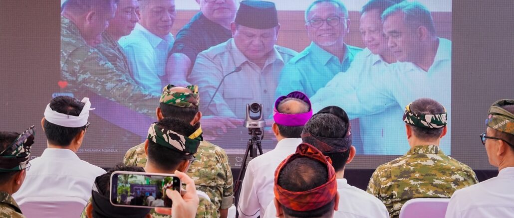 Bupati Wayan Adi Arnawa saat mendampingi Gubernur Bali Wayan Koster menghadiri Peresmian Operasionalisasi 1.061 Koperasi Desa Kelurahan Merah Putih secara virtual dari KDKMP Desa Sembung, Kecamatan Mengwi, Sabtu (16/5)- IST