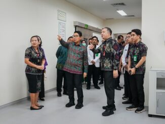 Bupati Wayan Adi Arnawa saat meninjau kesiapan operasional RSUD Giri Asih di Desa Blahkiuh, Kecamatan Abiansemal, Selasa (5/5).- IST