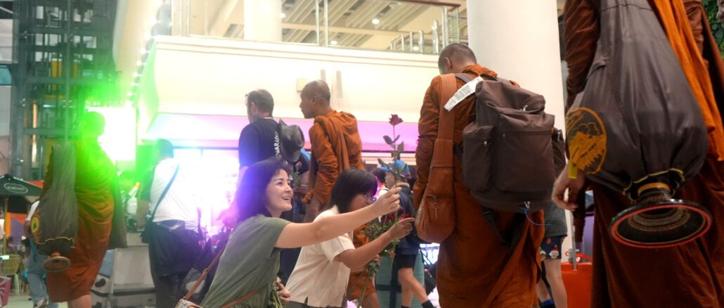 Kedatangan para Bikhu peserta Walk for Peace di Bandara Ngurah Rai, Bali - IST
