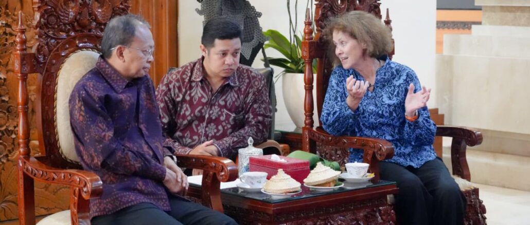 Carolyn Turk, World Bank Country Director (ujung kanan) bersama Gubernur Koster - IST