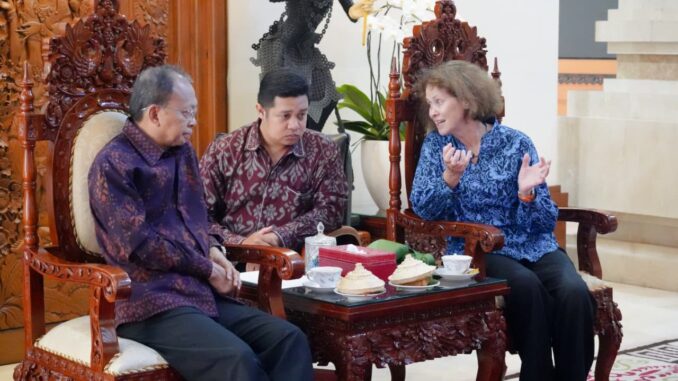 Carolyn Turk, World Bank Country Director (ujung kanan) bersama Gubernur Koster - IST