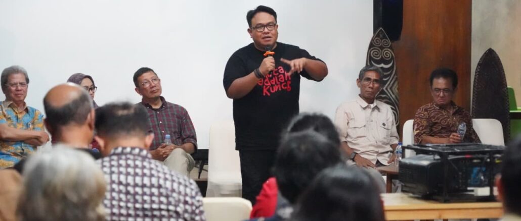 Sutradara Film Pesta Babi Dandy Laksono saat nonton bareng (nobar) dan diskusi film “Pesta Babi”, Rabu (20/5/2026) yang diinisiasi Institut Harkat Negeri -IST