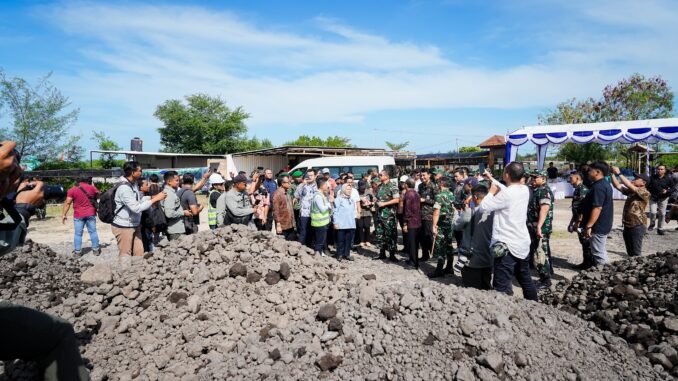 Peninjauan lokasi proyek PSEL Denpasar Raya, Jumat (22/5). - IST