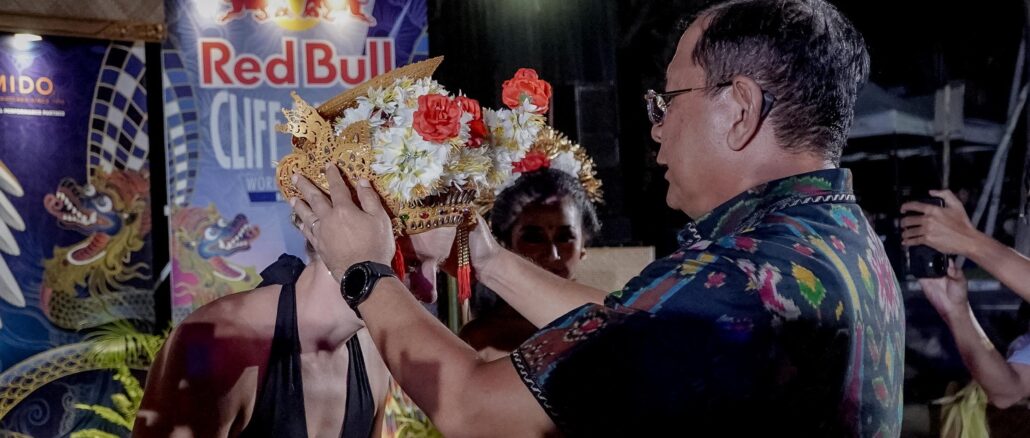 Pembukaan Acara di Pesisir Pantai Kawasan Hotel Singaraja, Selasa (19/5).