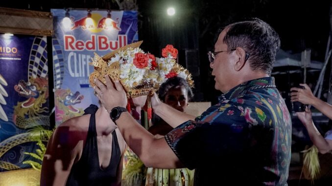 Pembukaan Acara di Pesisir Pantai Kawasan Hotel Singaraja, Selasa (19/5).