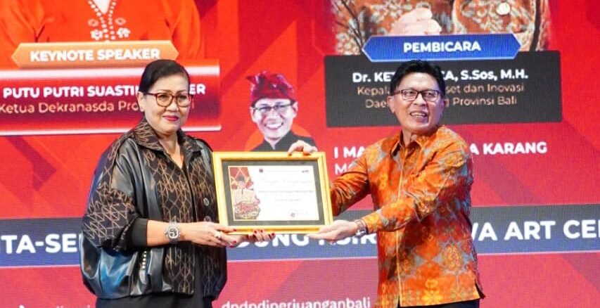 Bunda Putri saat menjadi pembicara utama dalam Sosialisasi Sertifikasi Kekayaan Intelektual yang diadakan DPD PDI Perjuangan Bali di Gedung Ksirarnawa, Art Centre Denpasar, Minggu (24/5). - IST