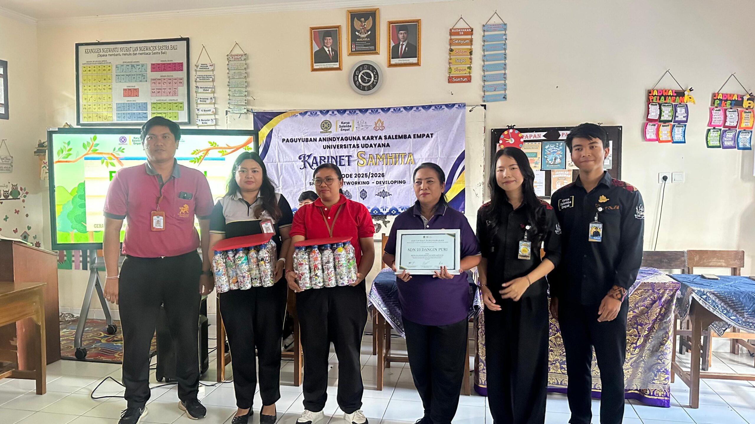 Pelatihan pengolahan sampah plastik dengan metode Ecobrik - IST