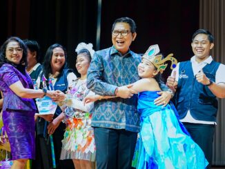 Bupati Wayan Adi Arnawa saat membuka Badung Education Fair 2026 sekaligus meluncurkan Program Beasiswa Nak Badung di Balai Budaya Giri Nata Mandala, Puspem Badung, Selasa (9/6). - ist