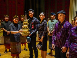 Bupati Wayan Adi Arnawa bersama Wabup Bagus Alit Sucipta saat hadir menutup PKB Kabupaten Badung XLVIII Tahun 2026 di Balai Budaya Giri Nata Mandala, Puspem - ISTBadung, Minggu (7/6).