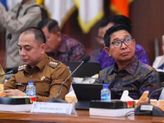 Bupati Adi Arnawa saat menghadiri Rakor Monitoring Pelaksanaan Kegiatan Perluasan Piloting Digitalisasi Bansos, bertempat di Gedung Sasana Bhakti Praja Kementerian Dalam Negeri, Jakarta Pusat dan dipimpin langsung oleh Menteri Dalam Negeri Tito Karnavian beserta jajaran, Selasa (30/6) - IST