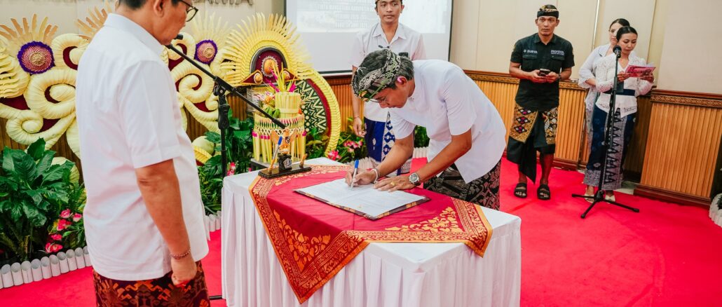 Bupati Wayan Adi Arnawa mengambil sumpah jabatan dan melantik I Made Putra Wijaya sebagai Direktur Umum Perumda Air Minum Tirta Mangutama masa bakti 2026-2031 di Kantor Perumda Air Minum Tirta Mangutama, Kabupaten Badung, Rabu (24/6). - IST