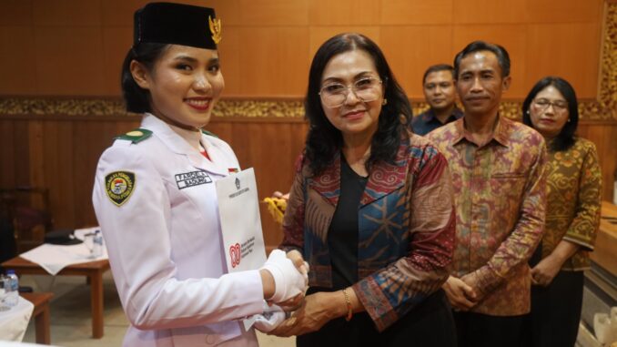 Ketua TP. PKK Kabupaten Badung, Nyonya Rasniathi Adi Arnawa, menghadiri puncak Malam Purna Paskibraka Kabupaten Badung Tahun 2025 di Hotel Made Bali, Senin (1/6). - IST