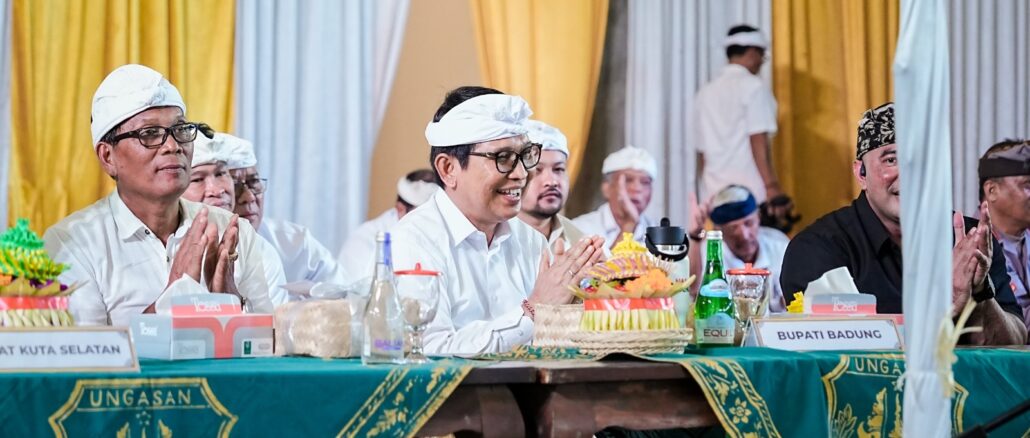 Bupati Badung saat menghadiri puncak Karya Nyawa Wedana Utama di Wantilan Nusa Bangsul, Desa Adat Ungasan, Kuta Selatan, Minggu (31/5). - IST