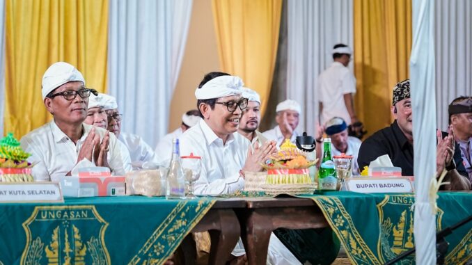 Bupati Badung saat menghadiri puncak Karya Nyawa Wedana Utama di Wantilan Nusa Bangsul, Desa Adat Ungasan, Kuta Selatan, Minggu (31/5). - IST