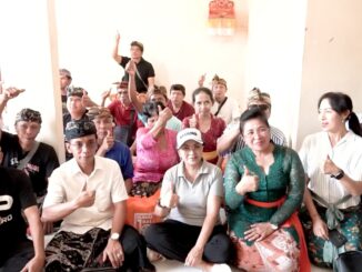 Ketua Koordinator Kesejahteraan Sosial (K3S) Kabupaten Badung, Nyonya Rasniathi Adi Arnawa, memberikan dukungan moril dan materiil kepada Sekaa Arja Duduk Tuna Netra Kabupaten Badung di Sekretariat DPC PERTUNI Badung, Kecamatan Abiansemal, Minggu (31/5).