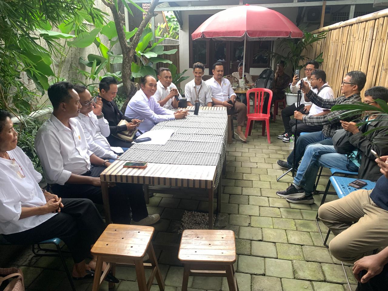 Jumpa pers di Kubukopi, Denpasar - IST