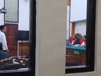 Terdakwa Putu Setyawan, mantan anggota Polairud Polda Bali yang juga bekerja di Awindo, Bali, saat mendengarkan putusan hakim Pengadilan Negeri Denpasar, Kamis (25/6/2026) - IST