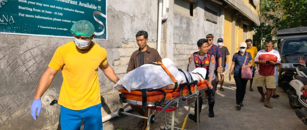 Evakuasi turis yang meninggal di Nusa Penida - IST
