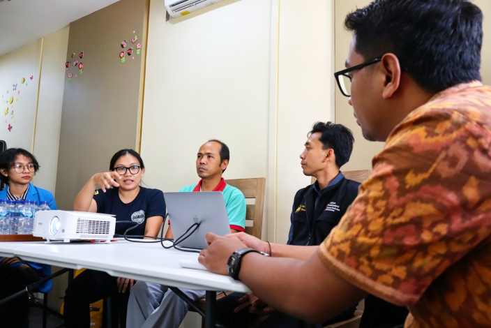 Sosialisasi dan pelatihan penggunaan Sistem Rekam Medis Rehabilitasi kepada staf dan terapis YPK Bali. - IST